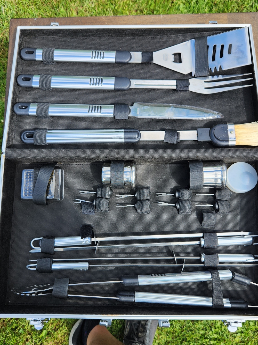 BBQ 20 Piece Utensil Grill Set Silver Aluminum Hard Case Briefcase